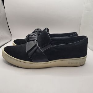 Women's Michael Kors Size 8 slip-on shoe black/white with bow